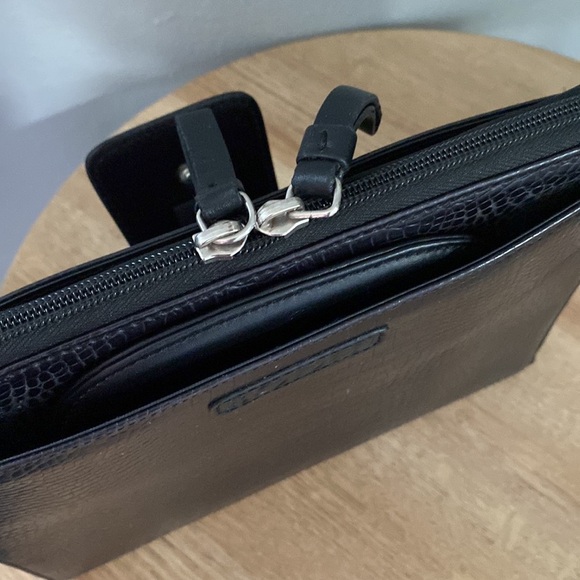 Bodhi Croc Tablet Carrying Case - Picture 3 of 14